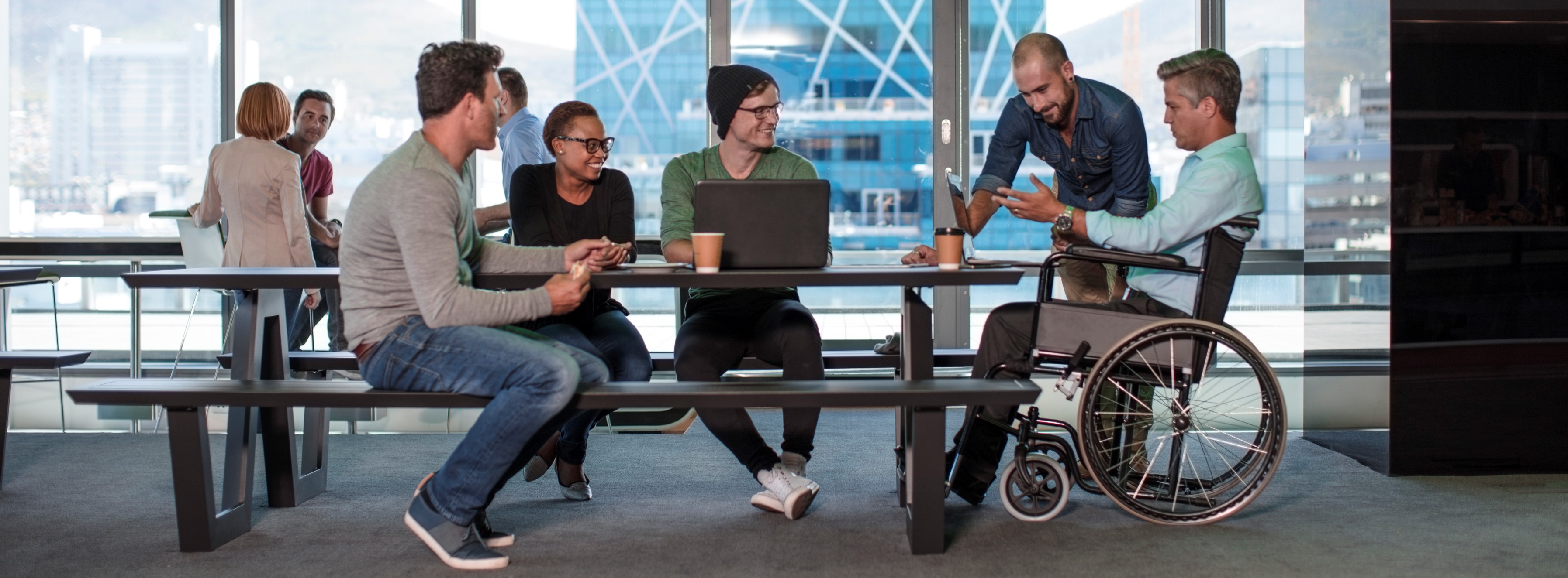 Eight_hands_with_thumbs_up_620