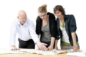 people-picture-with-map